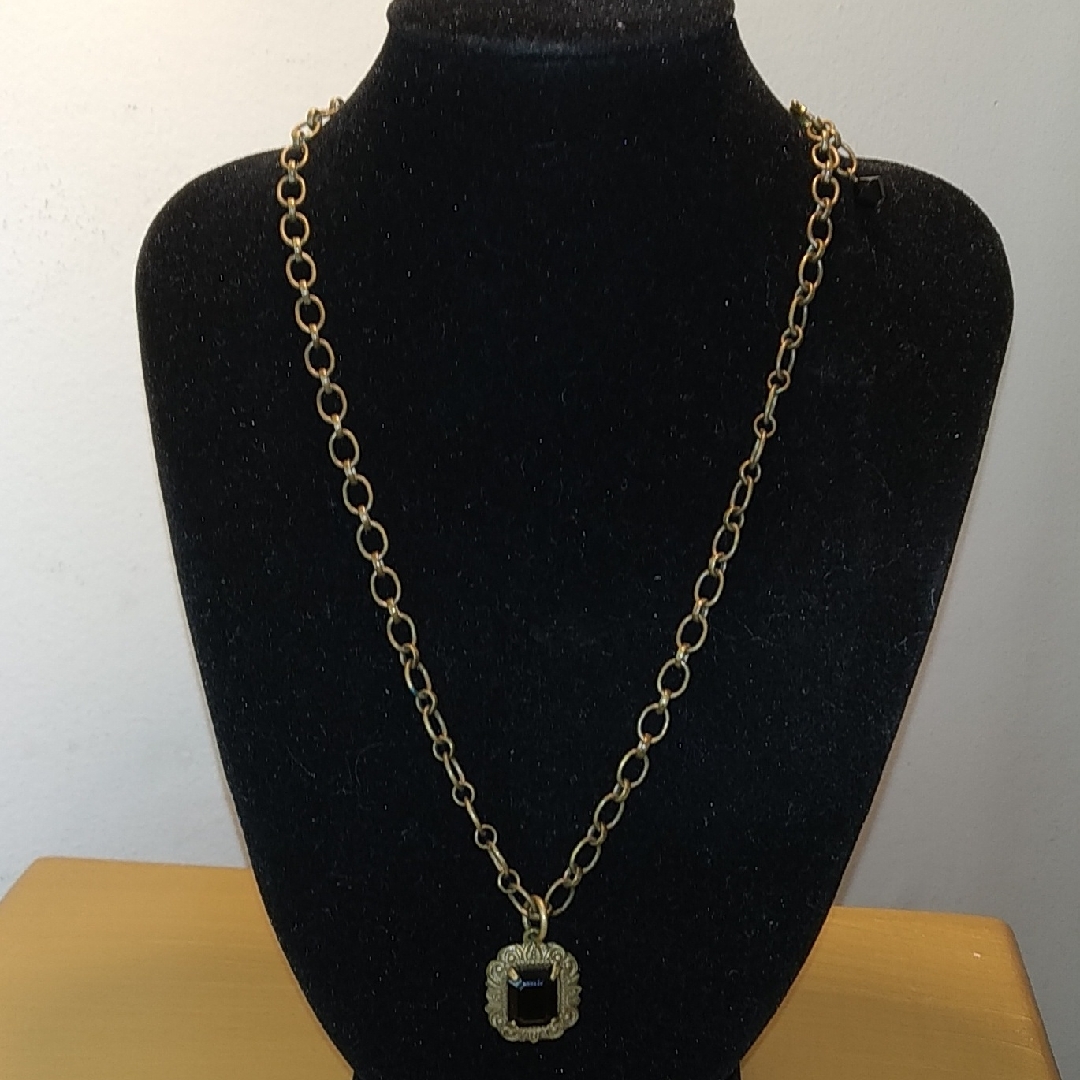 Liz Palacios Vintage Black Pendant Gold Necklace 45$